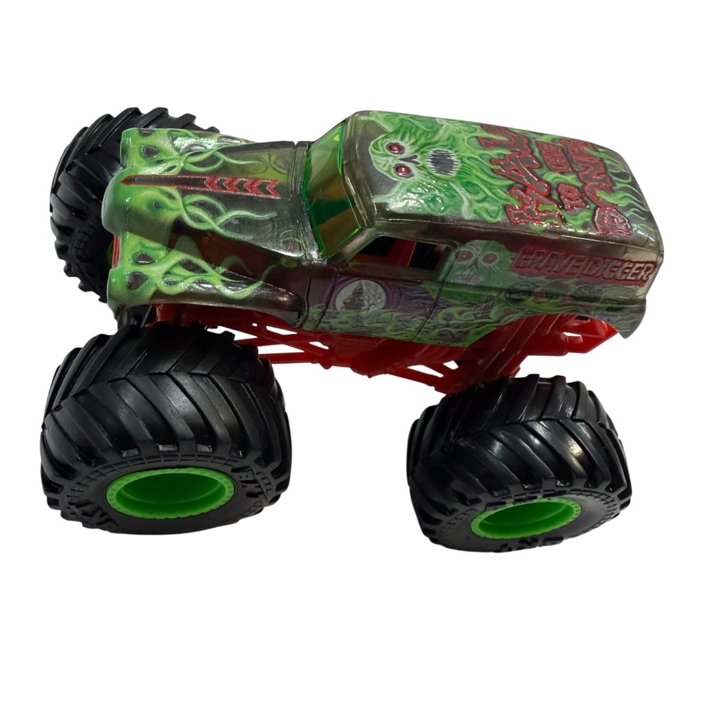 Monster Jam Grave Digger Bad to the Bone Die-Cast Monster Truck Green Red 1:64